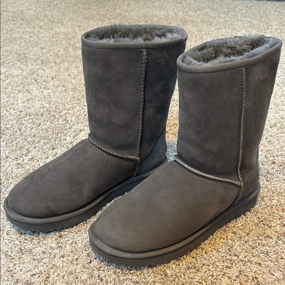 UGG Classic Style Boots Size 9